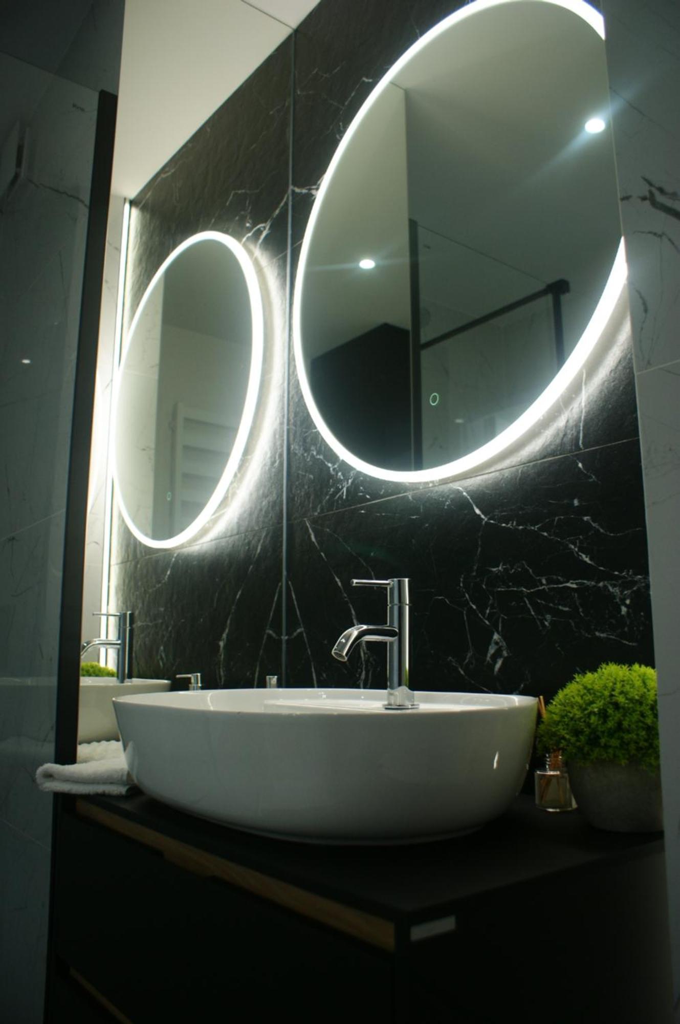 Westin House No 407 *